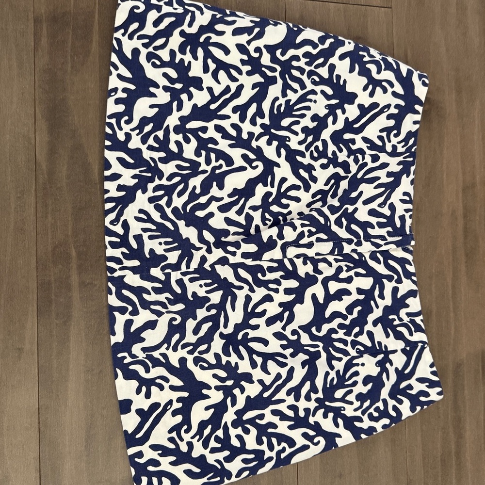 Lilly Pulitzer Auden Treasure Navy and White Patterned Skort Skirt - Picture 5 of 7